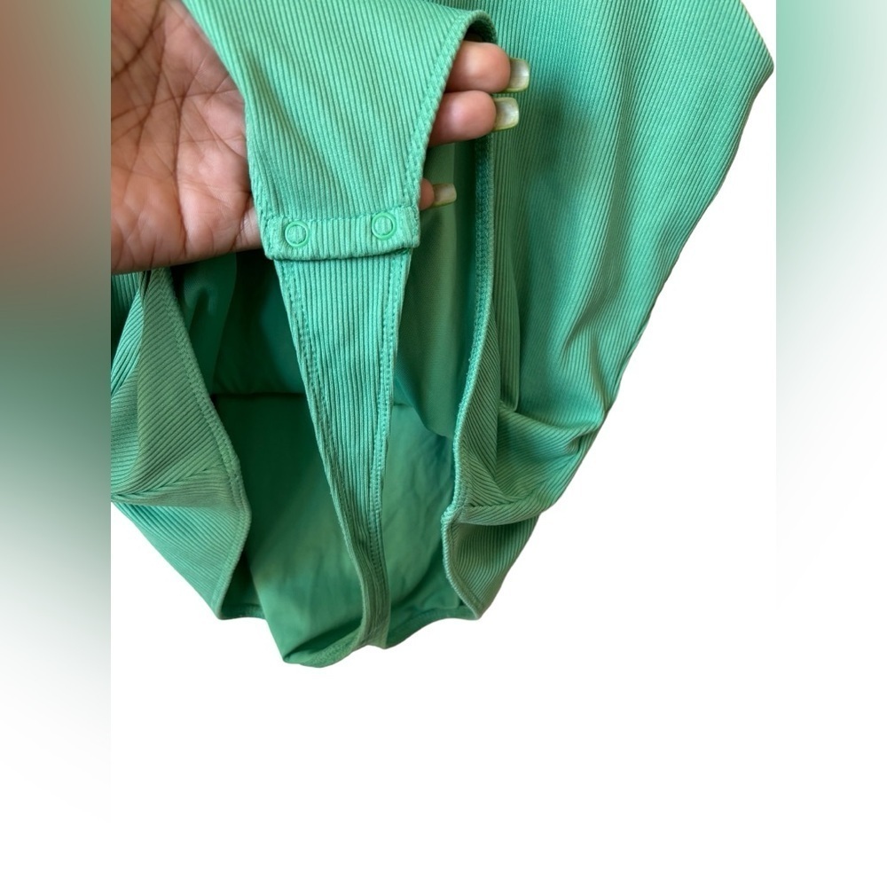House of Harlow 1960 Ribbed Sleeveless Thong Bodysuit Green Size M - Picture 5 of 8